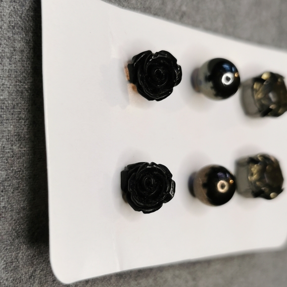 Earrings - Picture 3 of 4